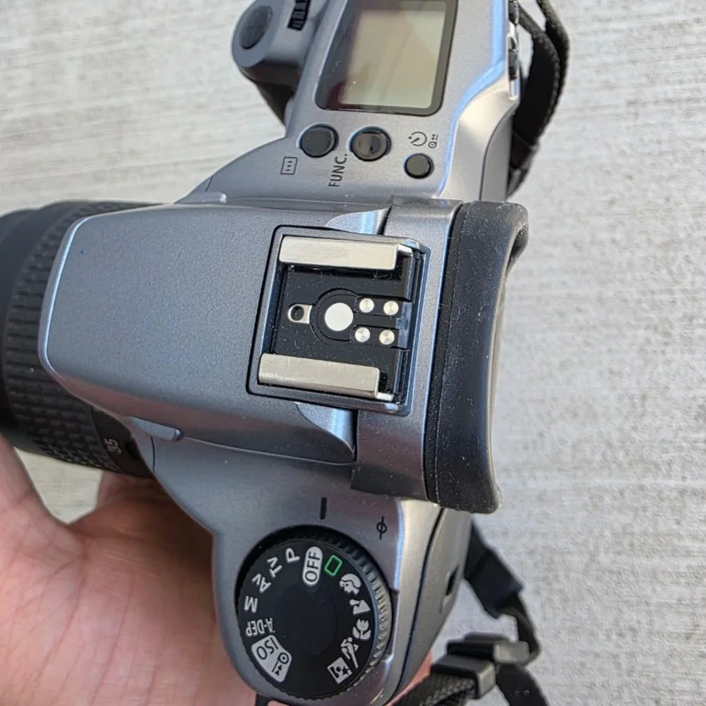 Canon EOS Rebel GII 35mm Film Camera w 35-80mm Lens Strap